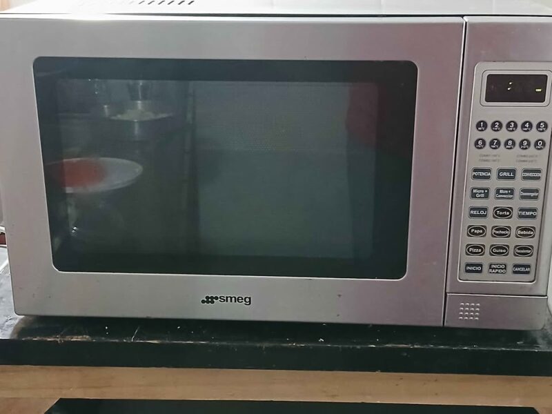 Horno Microondas Smeg, grande c/ Grill! Todo inoxdable!